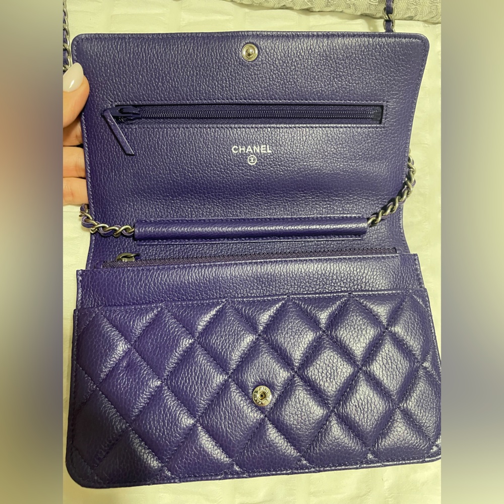 CHANEL LIKE NEW Authentic WOC Caviar Purple Leather - Picture 4 of 8